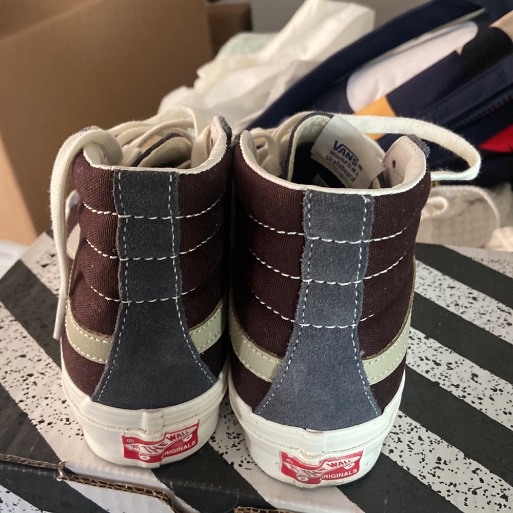 Vans - Picture 4 of 4